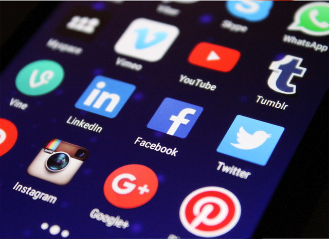 Wat zijn social media? (online)