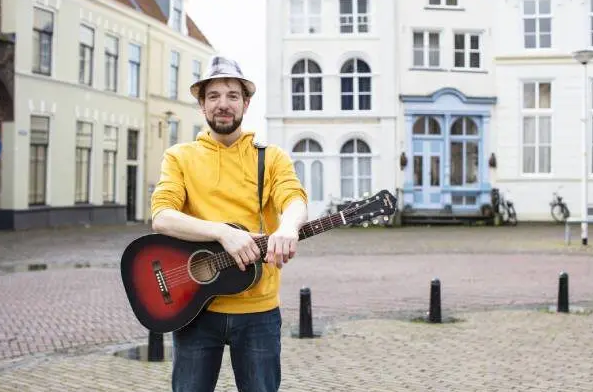 Workshop Songwriting met stadstroubadour Maarten van Veen