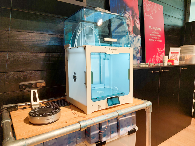 Night at the Library: Glow-in-the-dark boekenlegger ontwerpen