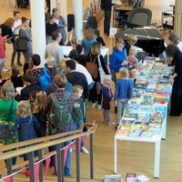 Laat je boek signeren bij de stand van Boekhandel Praamstra