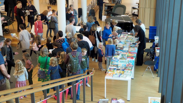 Laat je boek signeren bij de stand van Boekhandel Praamstra