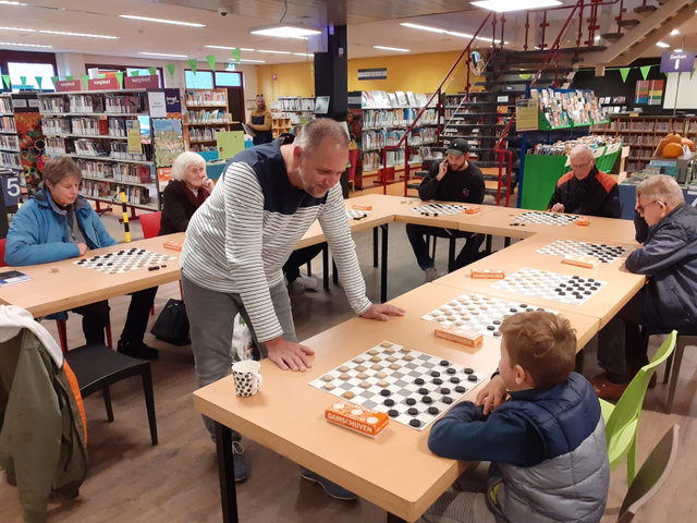 Dammen in de bibliotheek