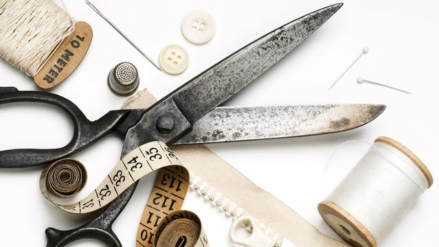 Kledingreparatie tijdens Doarpskeamer  | Hallum