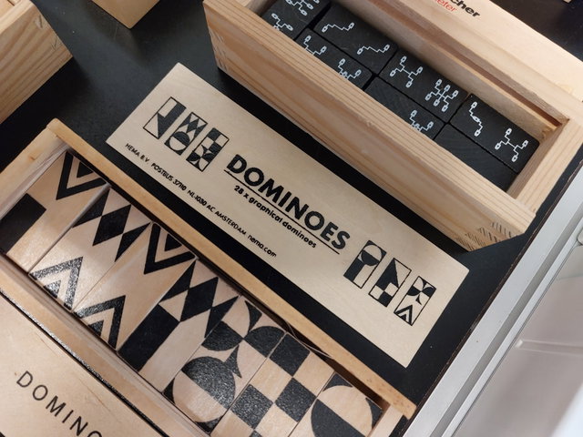 Expositie dominosteentjes