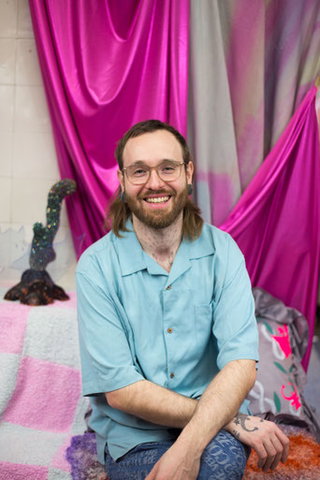 Roze Woensdag Jong! Creatieve workshop en fashionshow met modeontwerper Hans Hutting 🏳️‍🌈