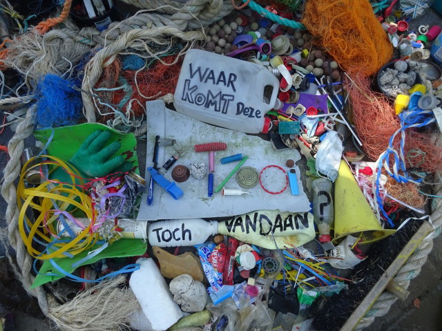 Afval uit Zee(land)