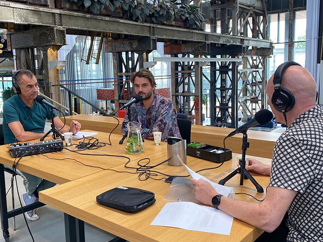Talkshow 'In je moerstaal' met o.a. Connie Palmen