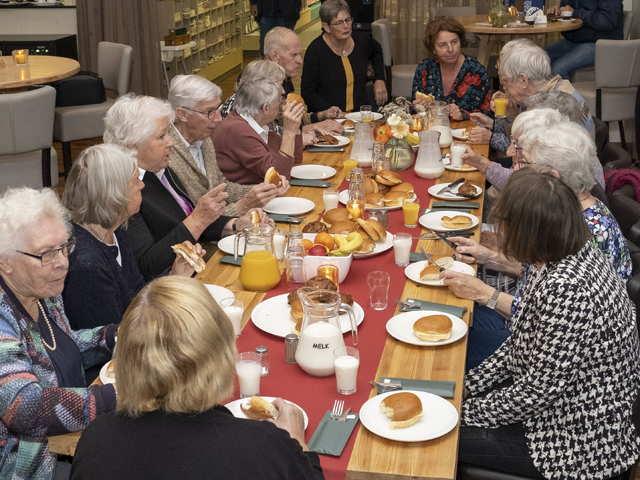 Voorleeslunch voor ouderen