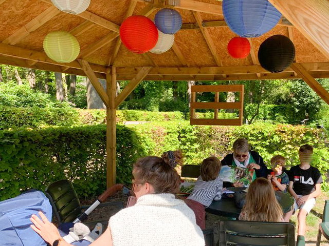 Voorlezen bij de Kasteel Kinderboerderij