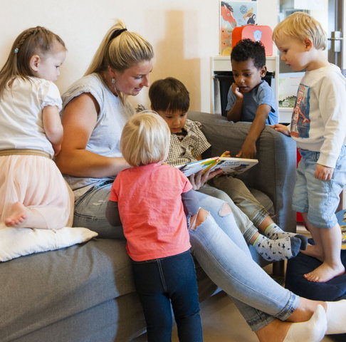 Voorleesmomentje in Bibliotheek Boxmeer | Door ROC studenten Pedagogisch werk
