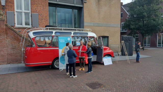 Taalhuis en IDO op de weekmarkt