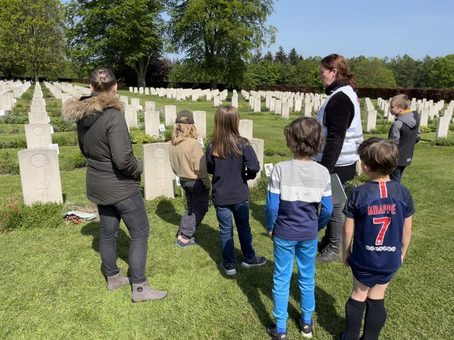 Kindercollege Wie liggen er begraven op de Canadese oorlogsbegraafplaats? 8+ 15-05-2024 15:15