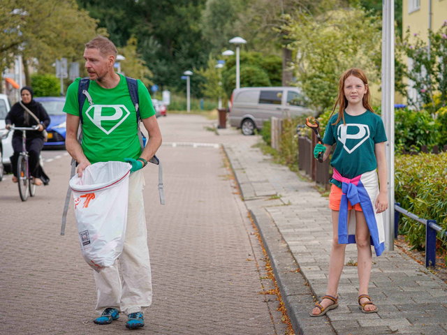 Plastic rapen en wandelen: doe mee met plandelen