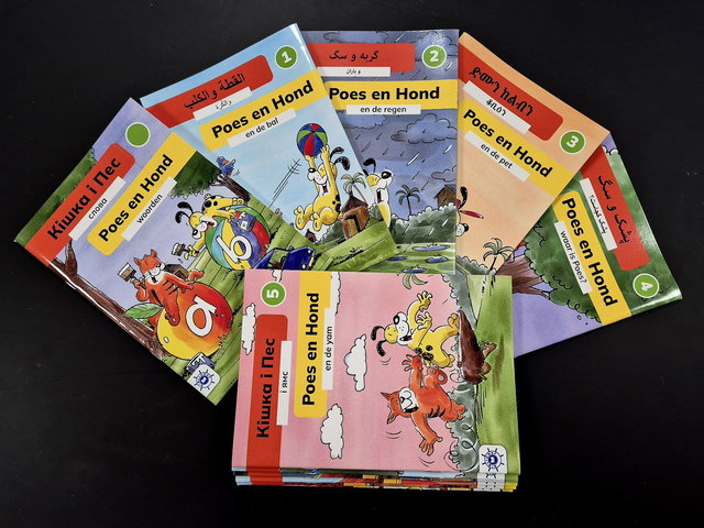 Set tweetalige kinderboeken in Nederlands en Oekraïens.