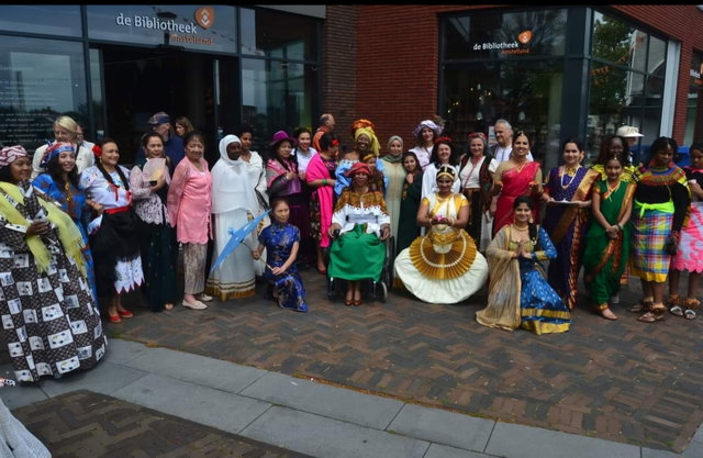 Folklore Exotica: Internationale klederdrachtenshow