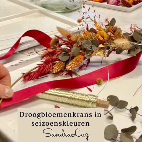 Creëer je droogbloemenkrans in seizoenskleuren