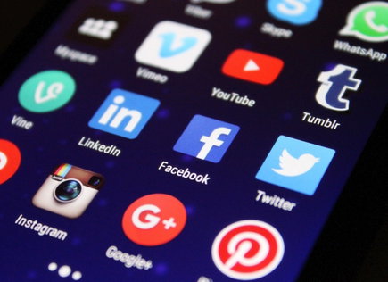 Themakist Social Media
