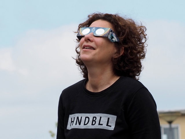 Kijken naar de zonsverduistering