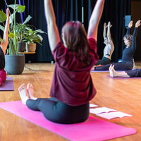 Poëzie en yoga met dichter Asmae Amaddaou
