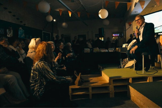 Een avond vol taalplezier met Wim Daniëls en sfeervolle poëziepop van Vincent Corjanus