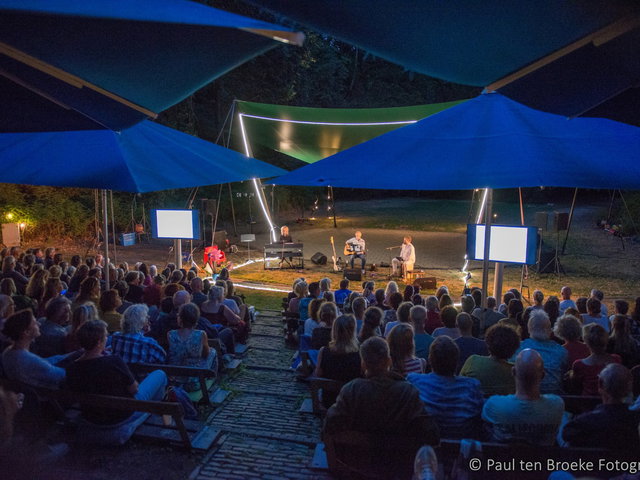 Zing mee met de mooiste hits tijdens het Kampvuurcafé