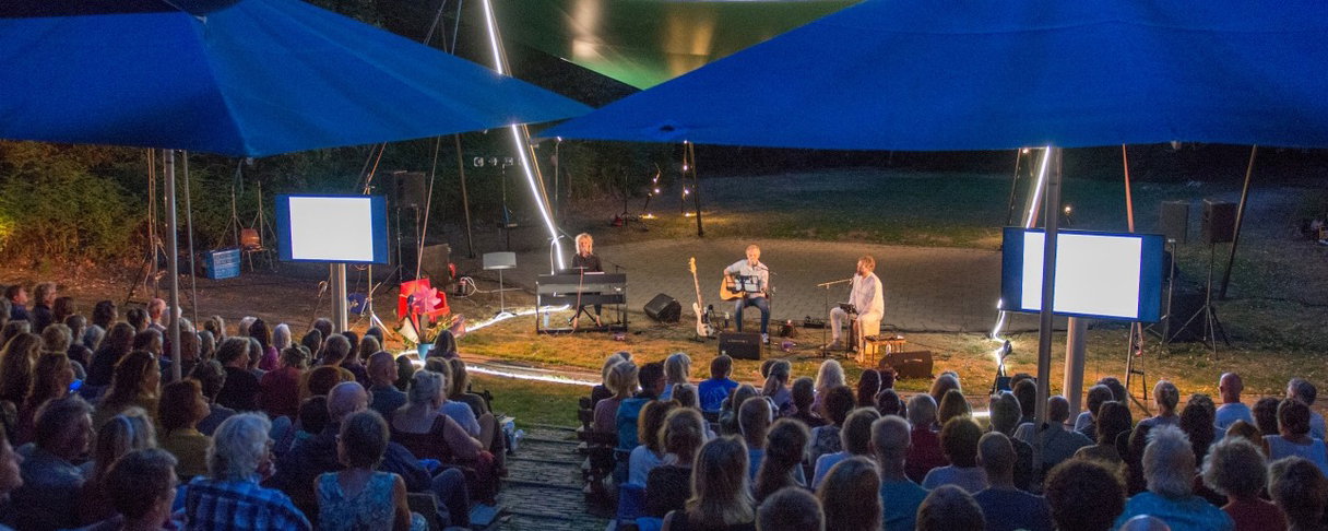 Zing mee met de mooiste hits tijdens het Kampvuurcafé