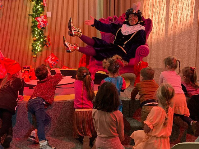 Glitter Piet komt naar de bieb!