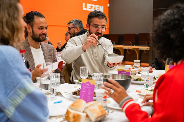 Samen eten tijdens de iftar