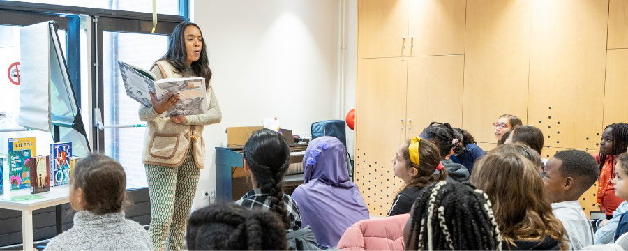 Bezoek aan de bieb: ontmoet een schrijver (groep 7 en 8)