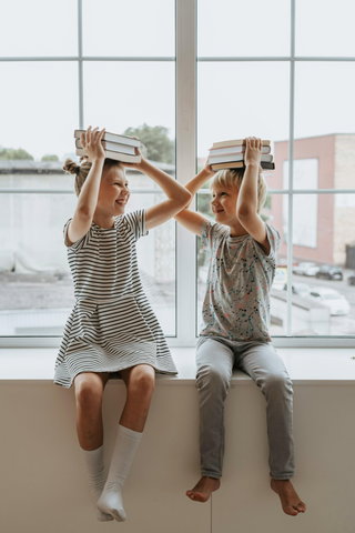 Lisa (11) uit Someren leest haar eigen prentenboek voor