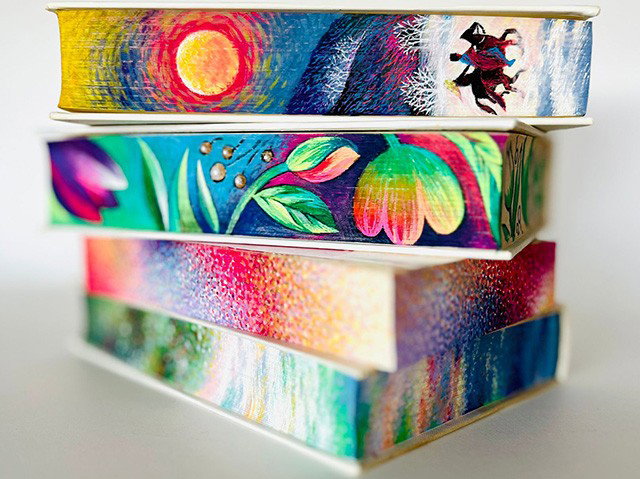 Beschilder een boek bij de workshop Painted Edges