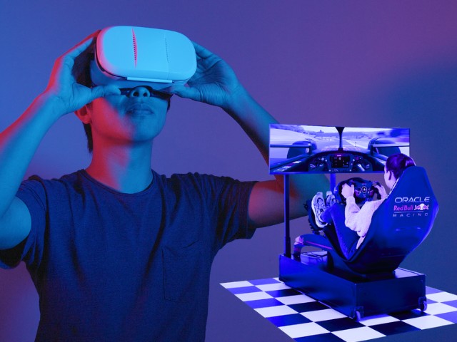 LEVEL UP! GAME PARTY: F1 Race Simulator & draadloze VR Bril