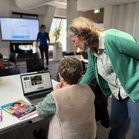 Klik & Tik: iedereen kan leren internetten (Holten)
