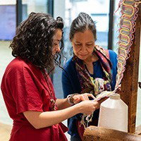 Workshop keycord draaien bij:  tentoonstelling Terra Terra Bindweefsel