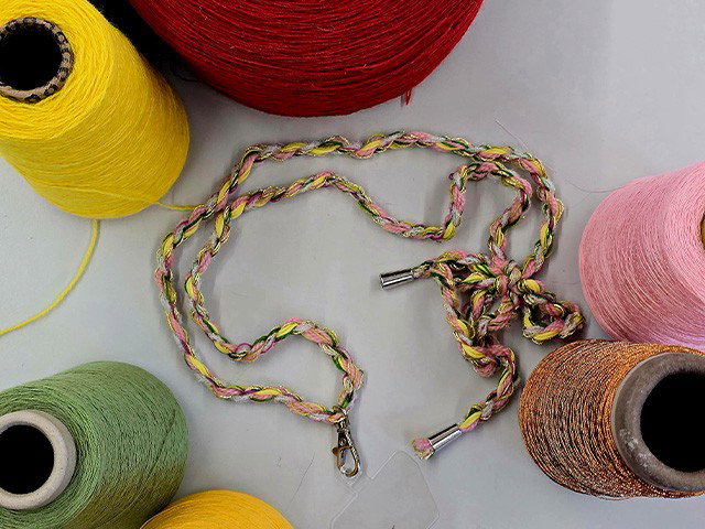 Workshop keycord draaien bij:  tentoonstelling Terra Terra Bindweefsel