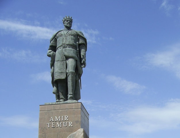 Themacafé: De grote dictator tour: een reis door Centraal Azië