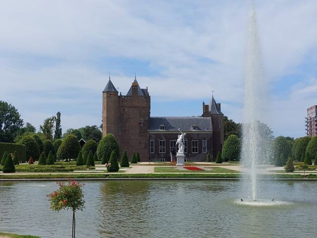 Onder de Parasol 14-07-2026 10:00