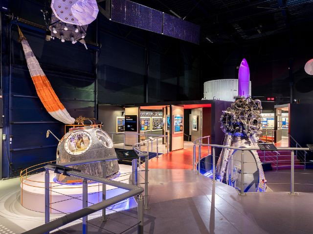 Onder de Parasol: Uitstapje met de Wijk-Uit PlusBus naar Space Expo in Noordwijk 31-07-2026 12:45