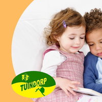 Voorlezen en spelen in speeltuin Tuindorp