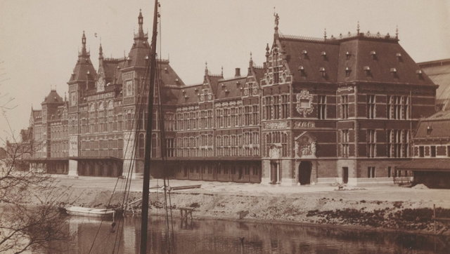 Dag & Dauw: Het Centraal Station van Amsterdam