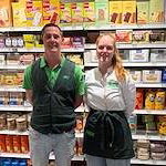 Voorlezen met supermarktmedewerkers