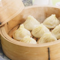 Dumplings bakken bij &Joy Tea
