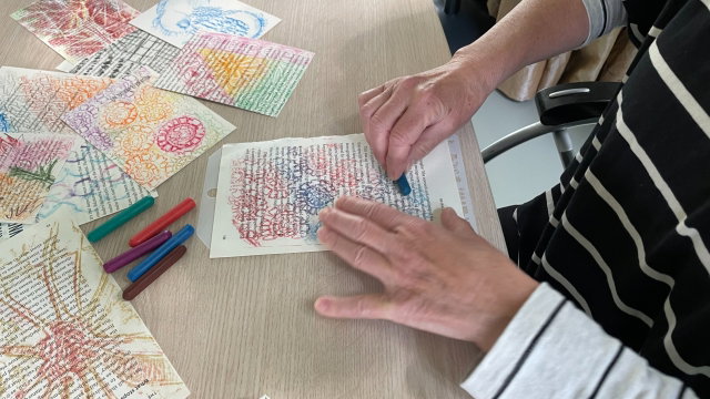 Workshop: kaarten maken met oude boeken en wascokrijt