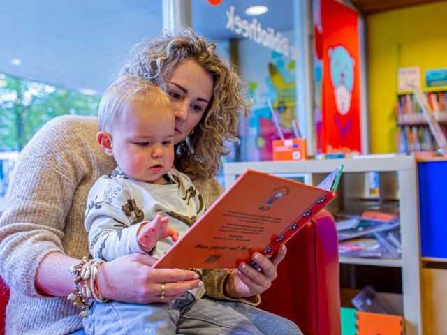Voorlezen aan jonge kinderen in Heemskerk