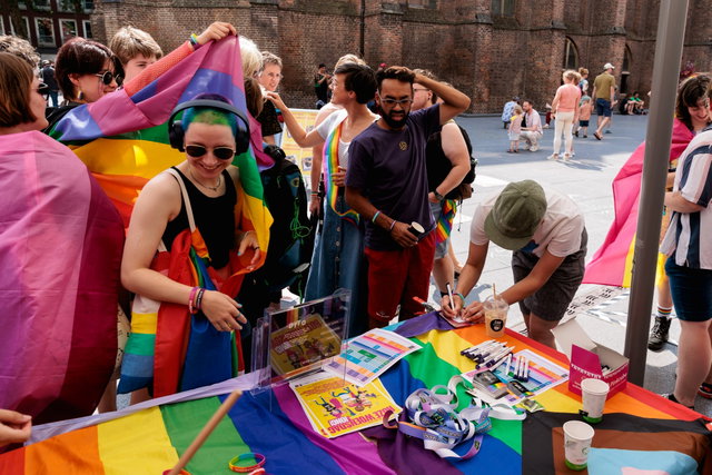 Herlancering Regenboogboekenkast - samen met DITO!