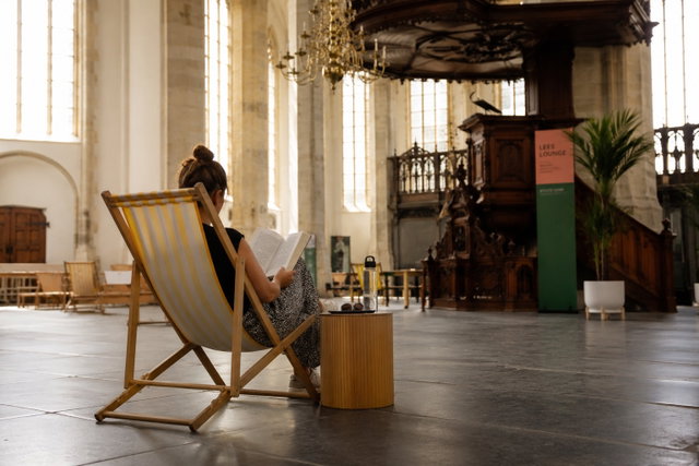 Leeslounge – StilLeesAvonden in de Grote Kerk
