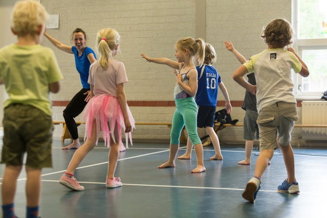 Voorlezen en dansen met Danswil