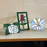Expositie 'Kleurrijke Tiffany-glashangers'