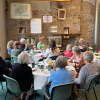 Voorleeslunch voor ouderen