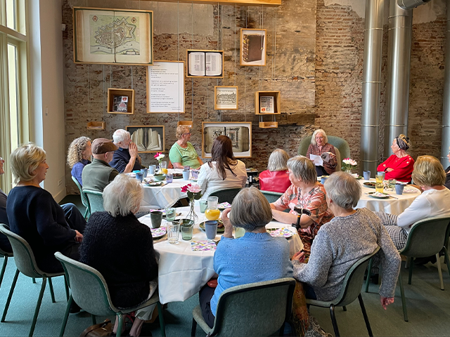 Voorleeslunch voor ouderen